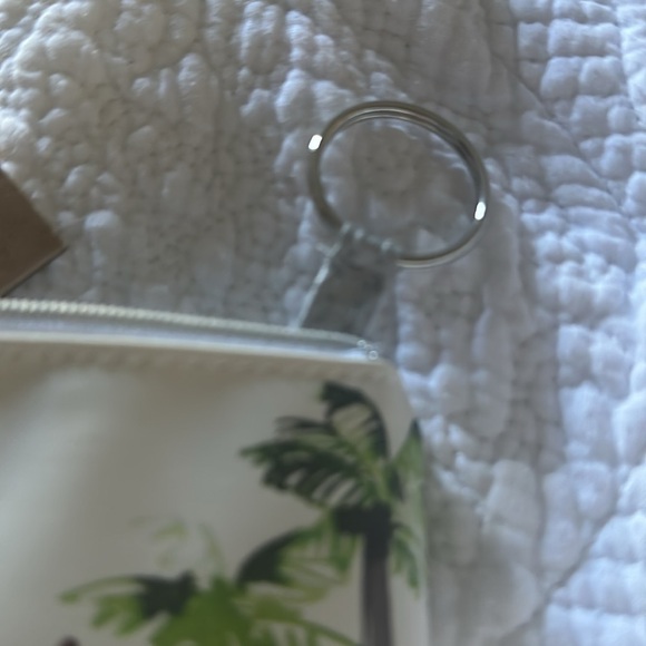 2 Starbucks money and card pouches as well as a key chain. Brand new with tags - Picture 4 of 4